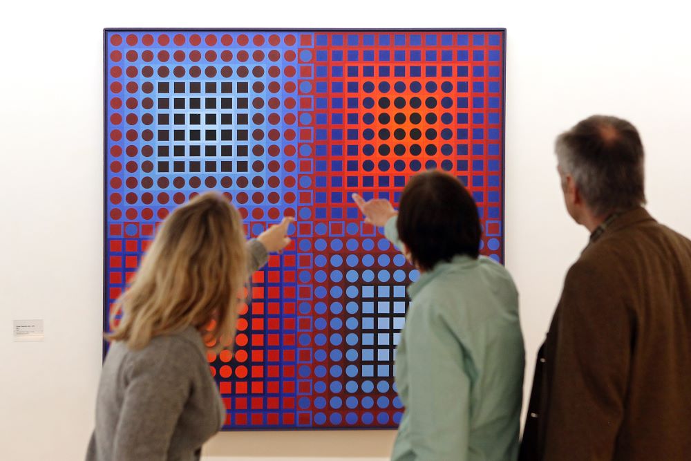 Ausstellungsansicht mit: Victor Vasarely, EG-I, 1967, Sammlung Würth, Inv. 5723 © VG Bild-Kunst, Bonn 2024, Foto: Würth / Ufuk Arslan